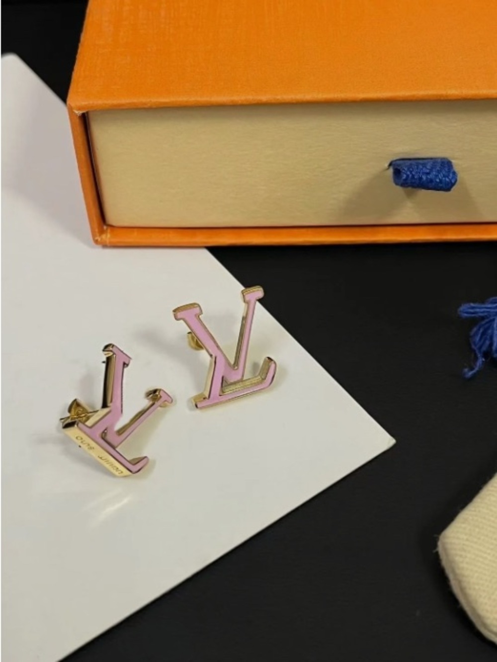 Louis Vuitton Pink&Gold LV Logo Earrings - Picture 5 of 5